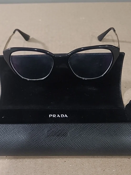 Authentic PRADA - Picture 4 of 11